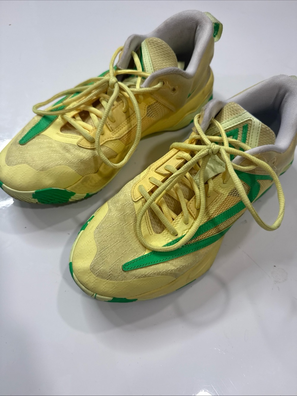 Nike Giannis Immortality 3 Men size 9.5 Yellow Basketball Shoes DZ7533-700